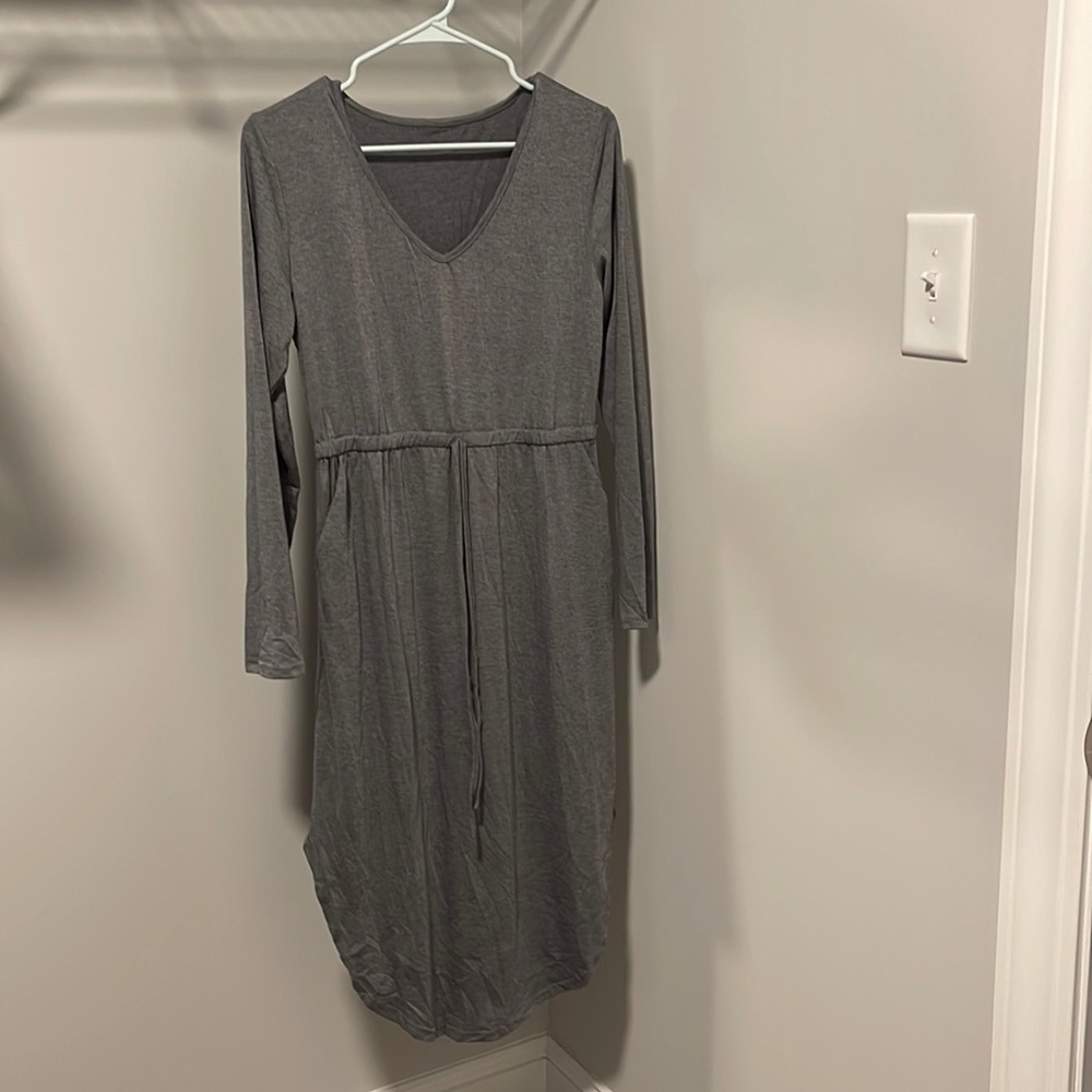 Gray long sleeve dress with pockets. Size L.